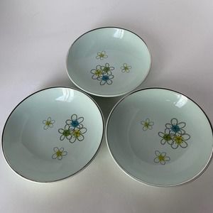 Nobility Permaware Mist Berry Bowls  1950's Green Background Outlined Flowers 3
